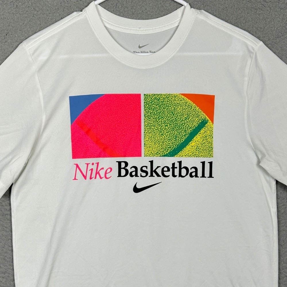 Nike T-Shirt Mens Medium Dri-FIT White Basketball Graphic Tee Short Sleeve EUC